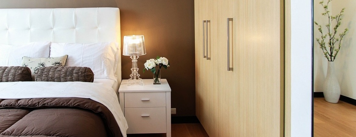 Dark Oak and Timber Bedroom Furniture Storage Set
