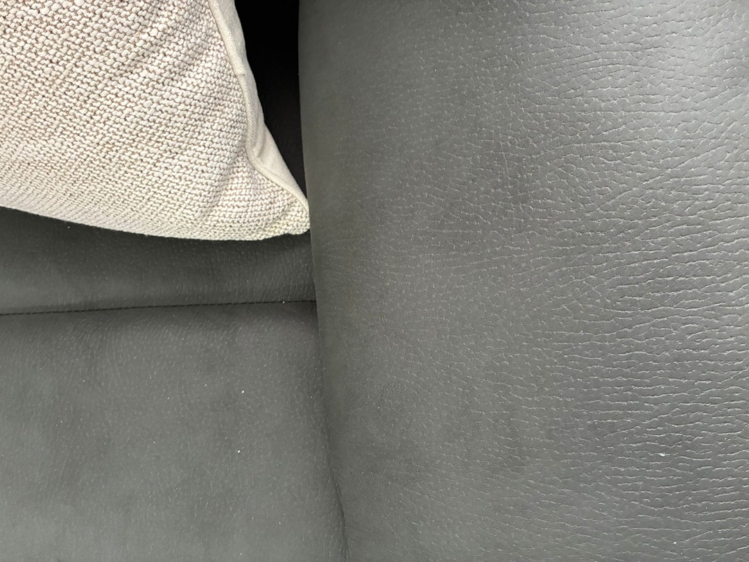CORNER MODULAR WITH END RECLINERS – JET2