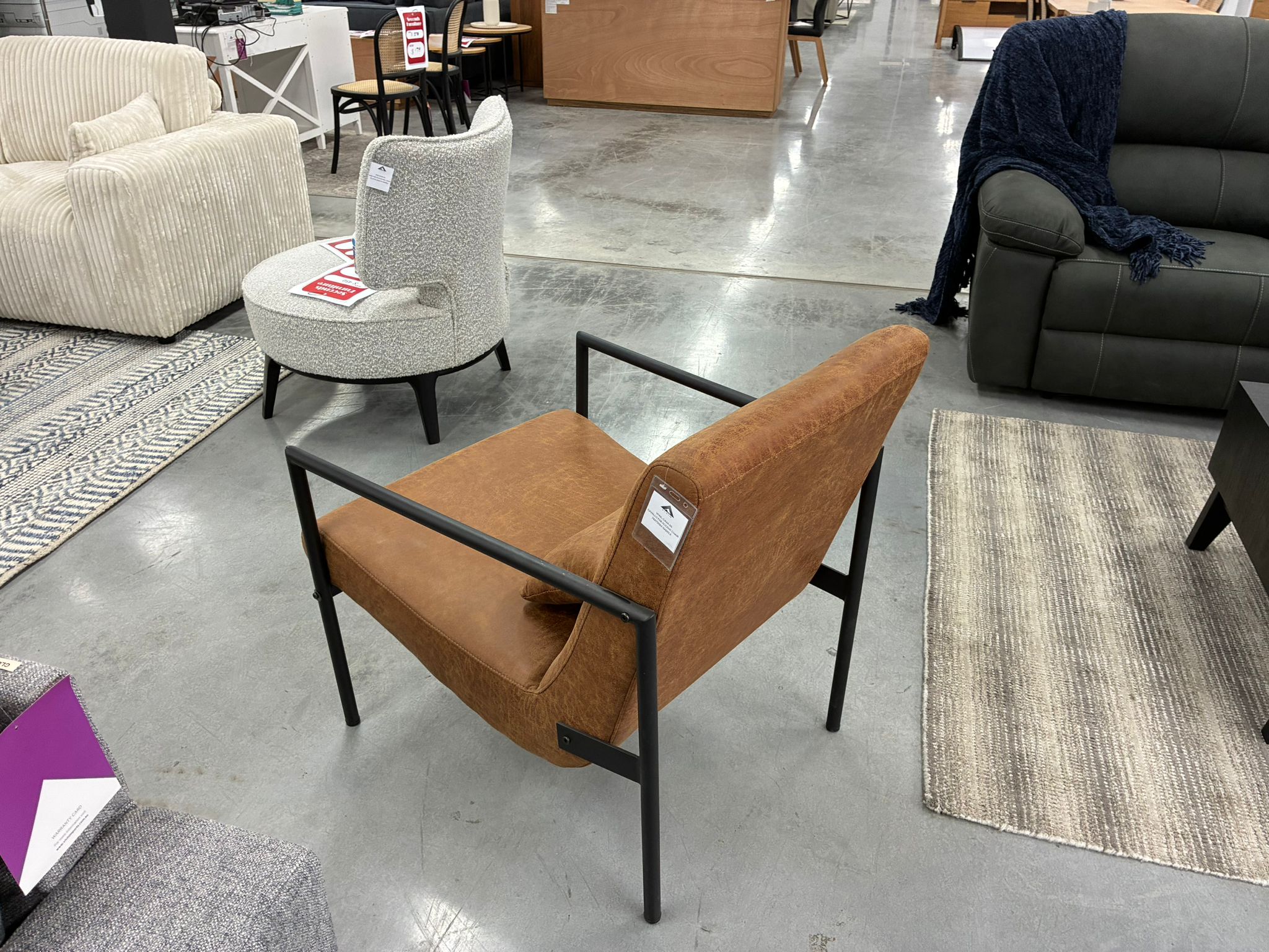 Fabric Accent Chair – Saddle Colour