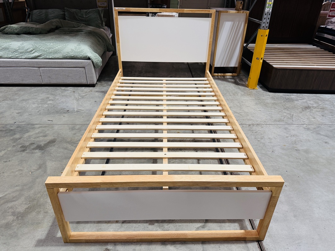 White King Single Bed with Natural Border 2