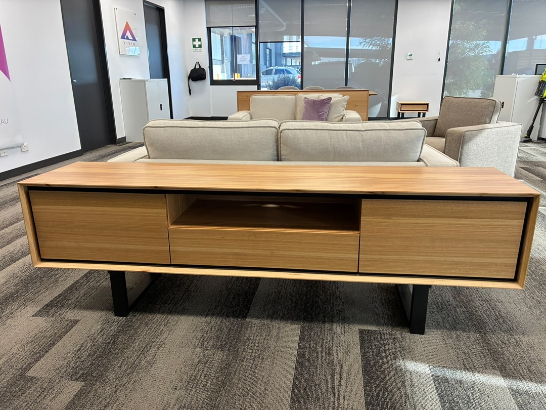 📺 2 Door & 1 Drawer TV Unit – Natural3