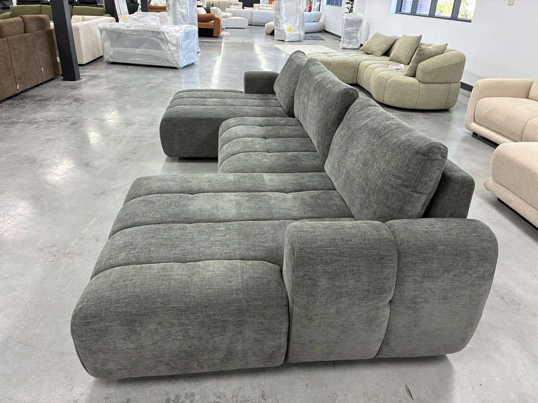 Spacious Chaise & Storage 2S Sofa2